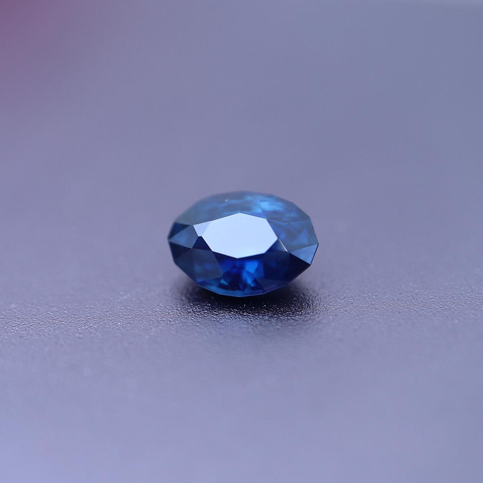 Miniature : Saphir d’Auvergne, taille ovale 0.71ct