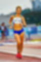 Imagem decorativa da seção de Rendimento, mostrando uma atleta em pista de corrida, praticando marcha atletica.