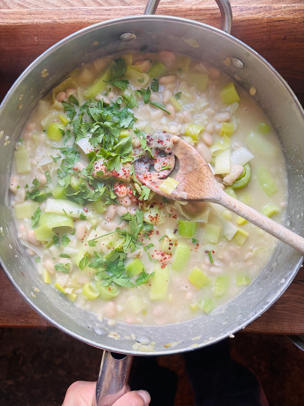 Creamy Cannellini Beans with Leek, Garlic & Bill Pur