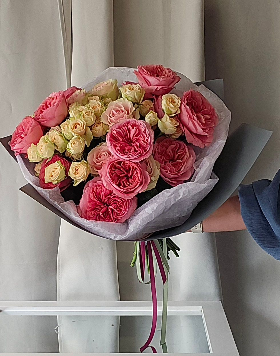 Thumbnail: Rose Garden Bouquet