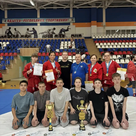 4 медали с Чемпионата и Первенства России по самбо