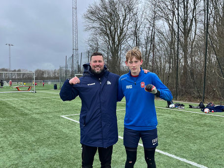 Fed træning søndag, med vores ambassadør i MakeOneKeeper på træningsbanen.