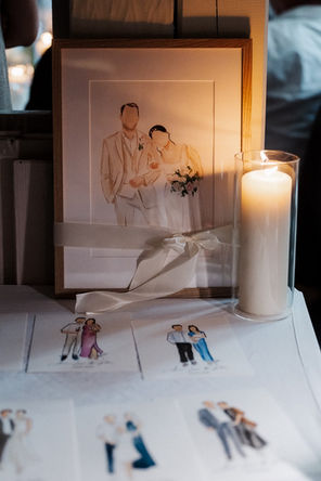 Wedding guests watching a live wedding illustrator paint personalized portraits in Franconia, Germany