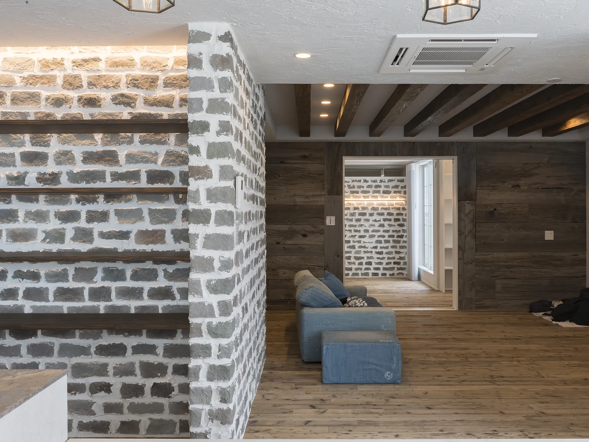 擬石タイルを使用した住宅