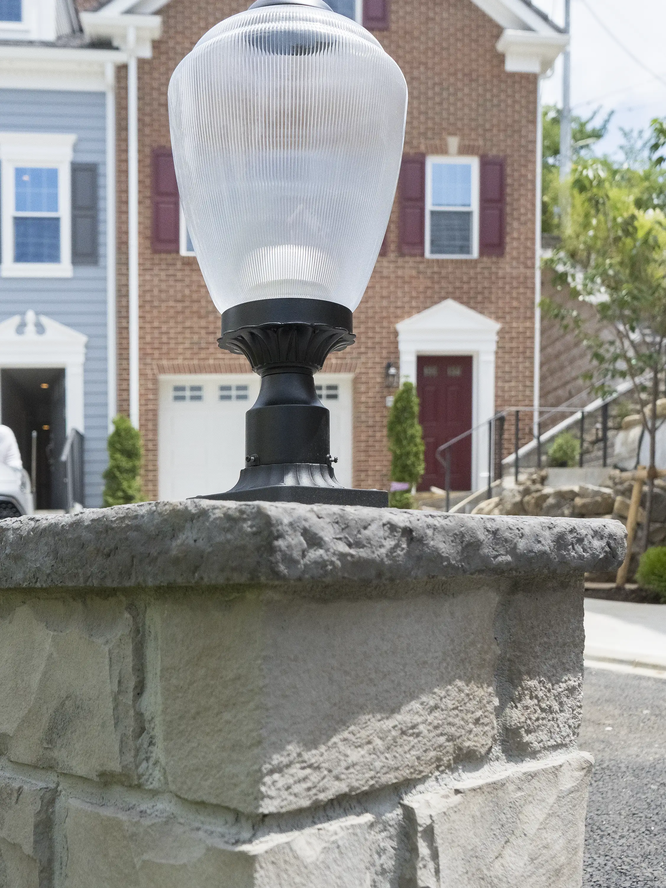 笠木を使用した事例 雨垂れ防止