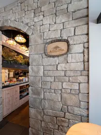 スペイン料理 レストラン内装施工事例 石積み調擬石タイル