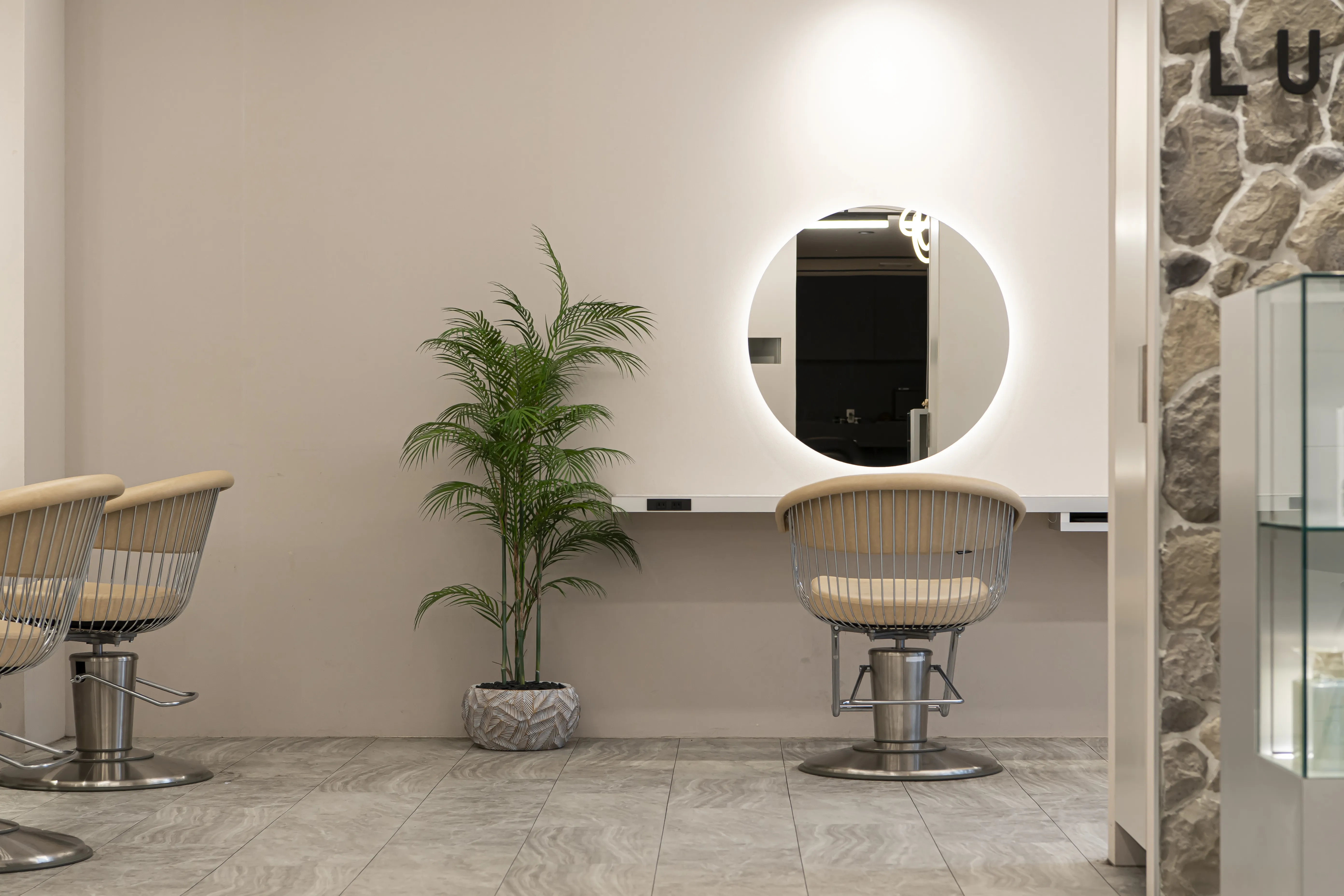 石積み調擬石タイルを使用した美容室