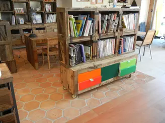 Tiles 床タイル「hexagon– ヘキサゴン」 施工事例　セメント二次製品　HEX-1