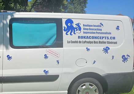 Roka Concepts - Bus Atelier Shop itinérant, une vraie attitude camping, avec une multitude de services sur les routes. Boutique Insolite - Shop Geocaching - Impression personnalisée. Roka Concepts - NosExpeds - Roka LaPoulpe - www.rokaconcepts.ch - Yverdon-les-Bains - Orbe - Suisse