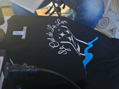 Camping Le Cul de La Lune Ville de Morteau - Roka Concepts itinérant - Bus Atelier Shop itinérant, une vraie attitude camping, avec une multitude de services sur les routes. Boutique Insolite - Shop Geocaching - Impression personnalisée. Roka Concepts - NosExpeds - Roka LaPoulpe - www.rokaconcepts.ch - Yverdon-les-Bains - Orbe - Suisse