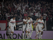 " São Paulo elimina Atlético Nacional nos pênaltis e avança às quartas de final da Libertadores "