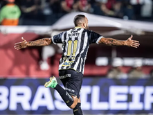 " Santos vence o Vitória fora de casa e encerra sequência de sete jogos sem vitória no Brasileirão "