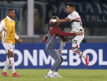 "São Paulo vence o Talleres com gol de Alisson na estreia da Libertadores 2025"