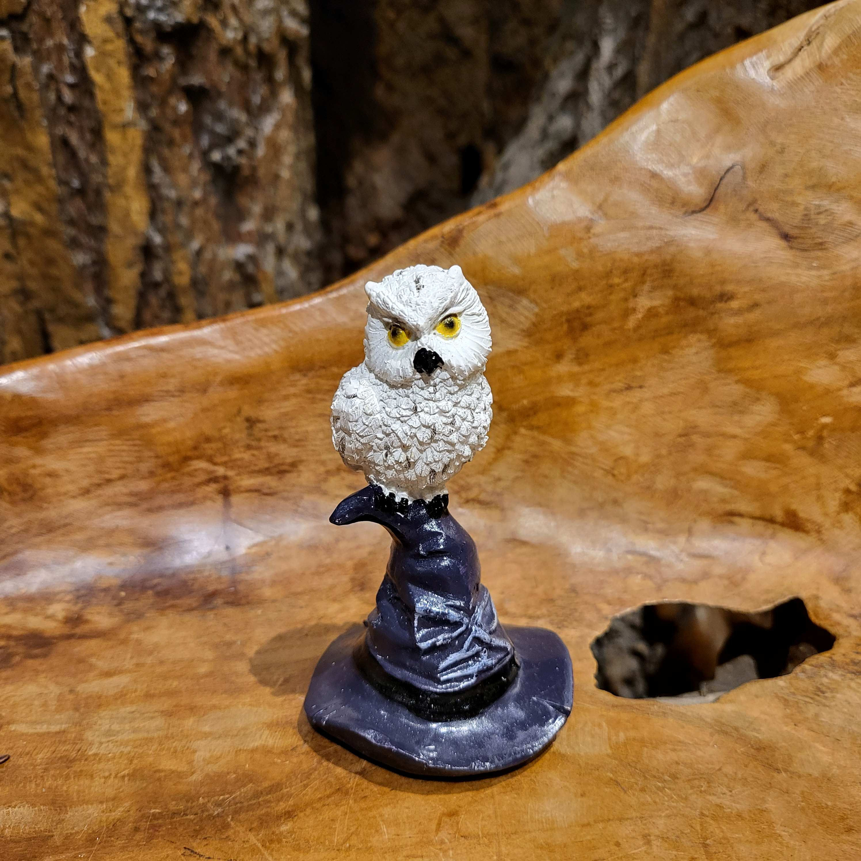 sorting out owl blue blauw uil wizard hat witch heksenhoed tovernaar magie magic fantasy fantasie wit white