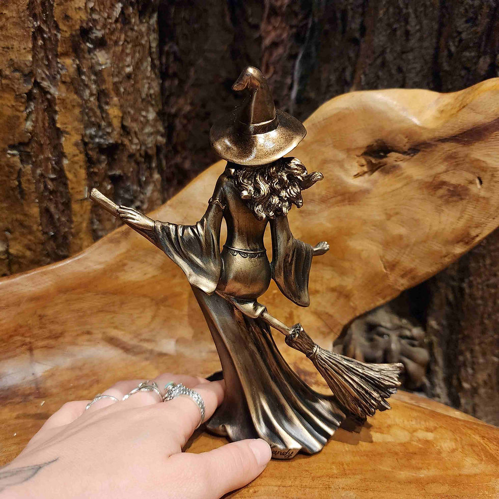 Thumbnail: Miranda witch on broom heks op bezem beeldje figurine heksenwinkel