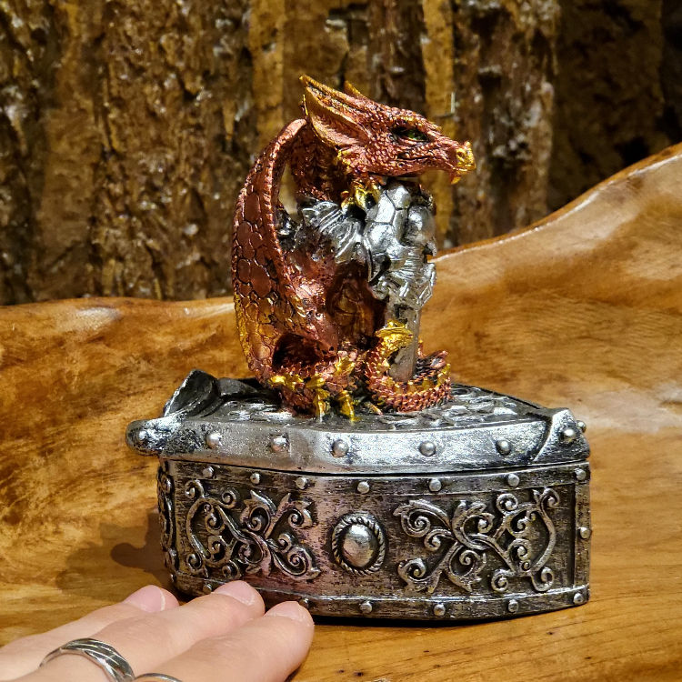 Thumbnail: Dragon knight box red draak rood fantasy-shop-winkel