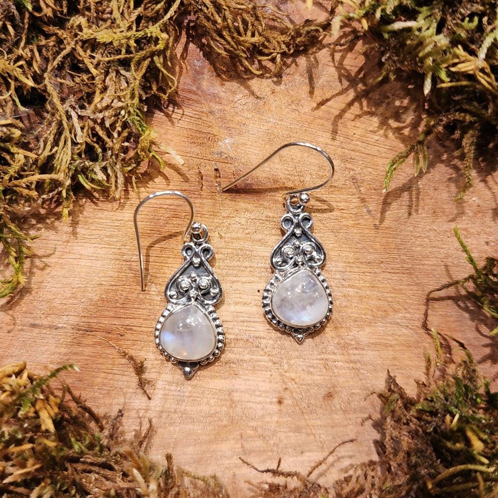 moonstone silver earrings zilveren oorbellen moonstone silver earrings zilaansteen sieradenwinkel amsterdam juwellery store