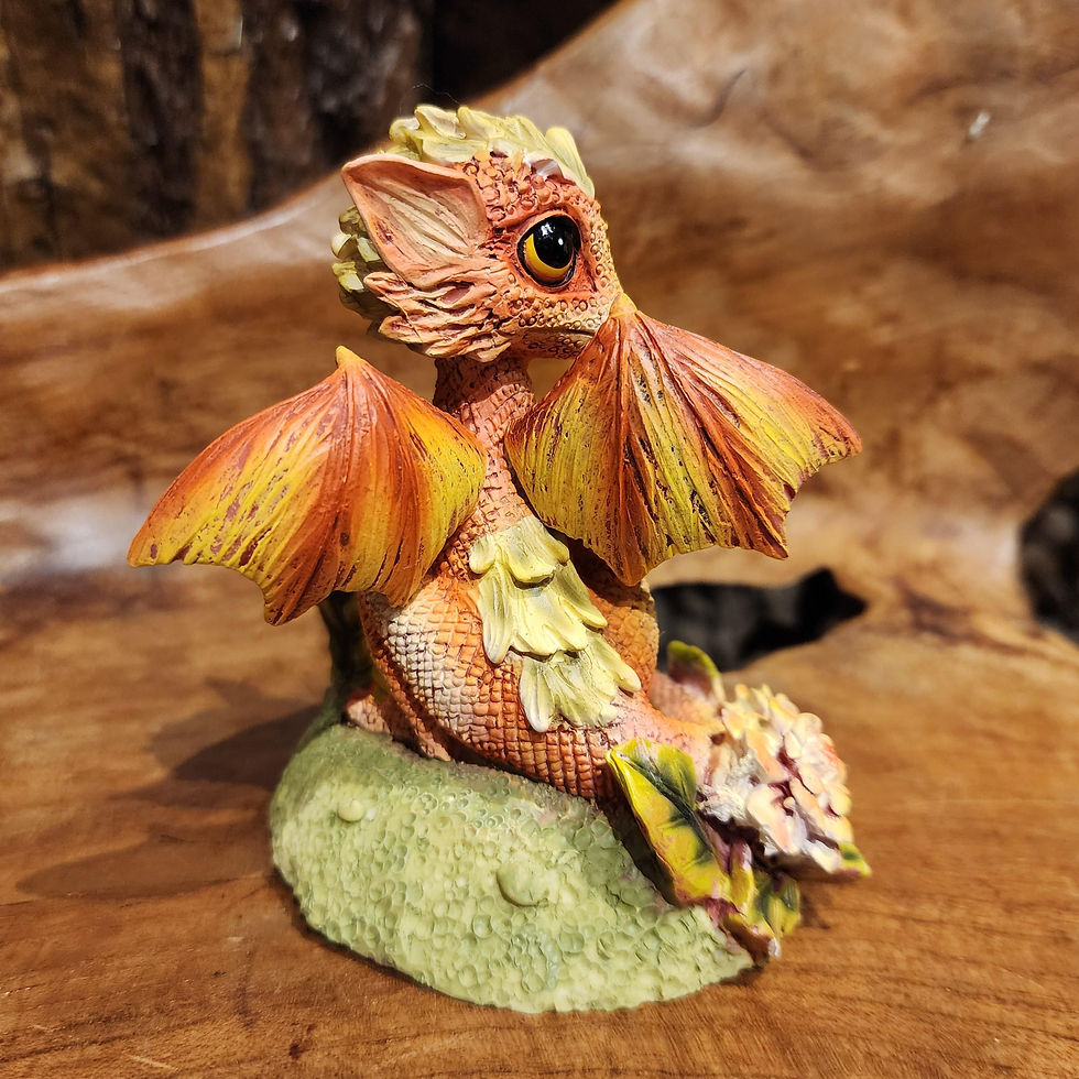 Thumbnail: Mari flower dragon orange oranje marigold bloemen draakje schattig fantasy statue beeldje draak chimera