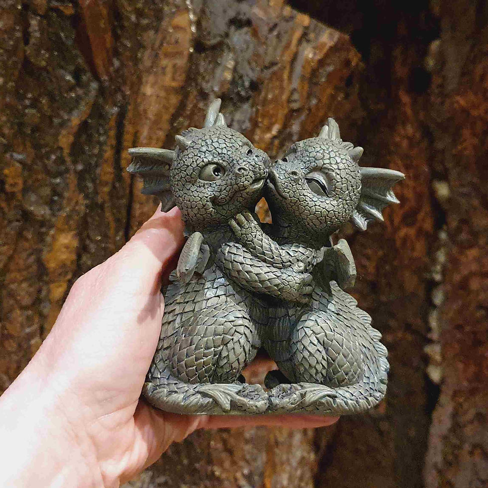 dragon kissies loving dragons figurine grappig tuindrakje drakenbeeldje drakenwinkel