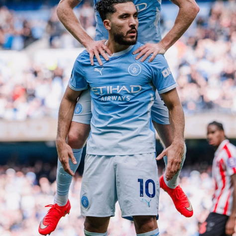 Man City 5-3 Sunderland; City survive eight-goal thriller to stay top