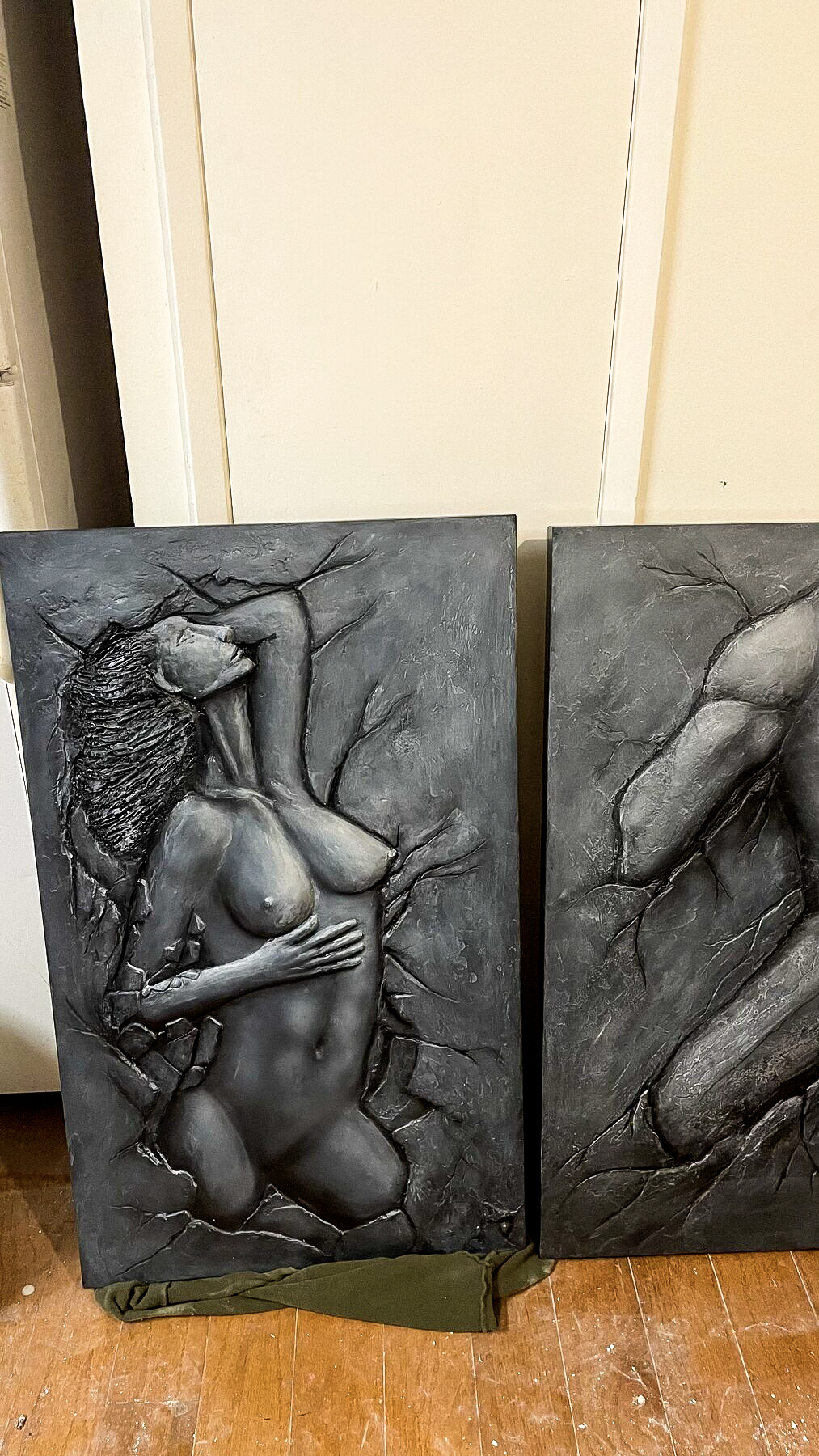 Sacrum, bas-relief diptych