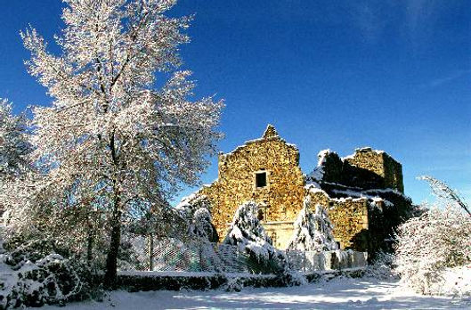 Convento de la sierra de San Vicentecon nieve