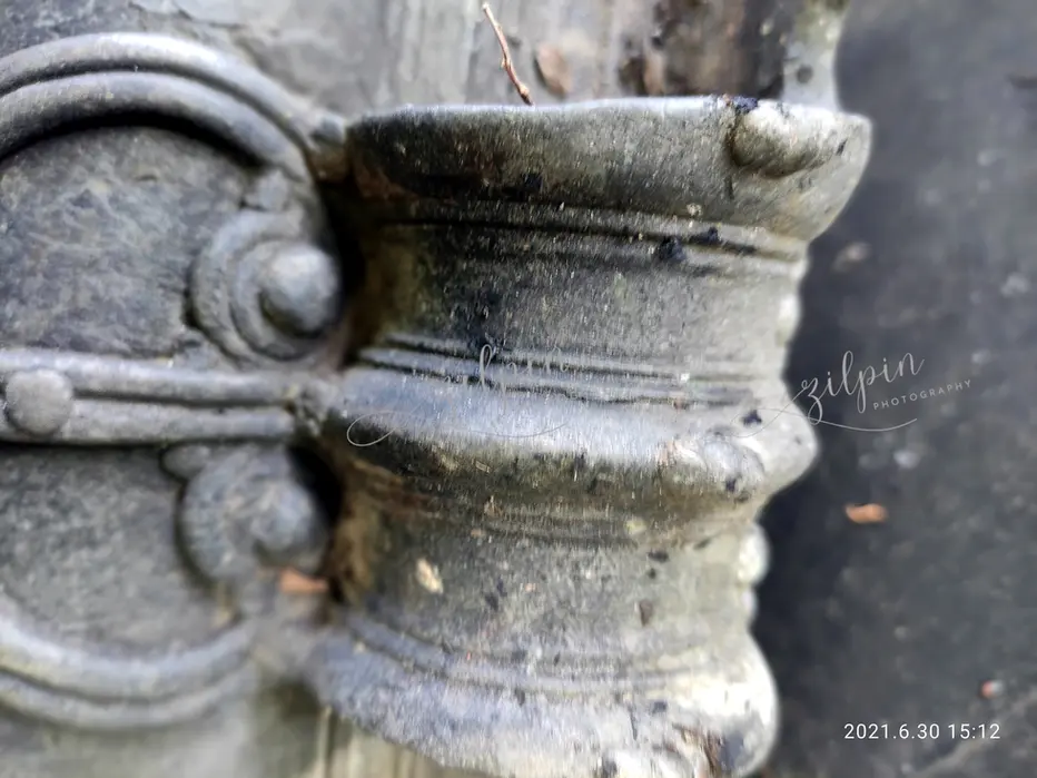 Antique uruli handle design