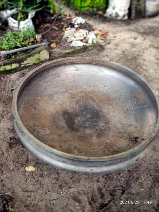 Big bronze uruli varpu