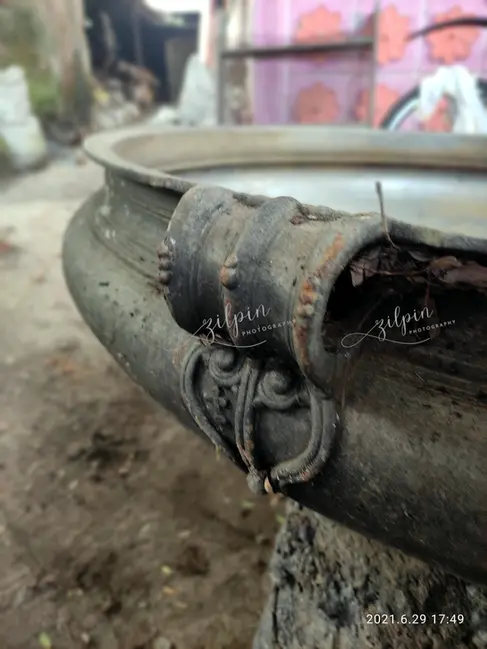 Uruli handle designs