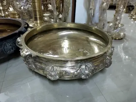 Decorative bronze uruli custom design