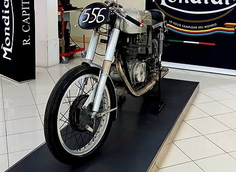 Mondial 175cc bialbero da corsa anno 1956.jpeg