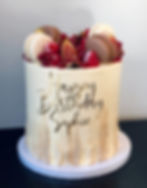 Color Strips Cake mit Beeren, Macarons und Cake Topper