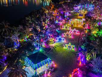 A Local Guide to Holiday Events Near Anna Maria Island Through New Year’s 2026