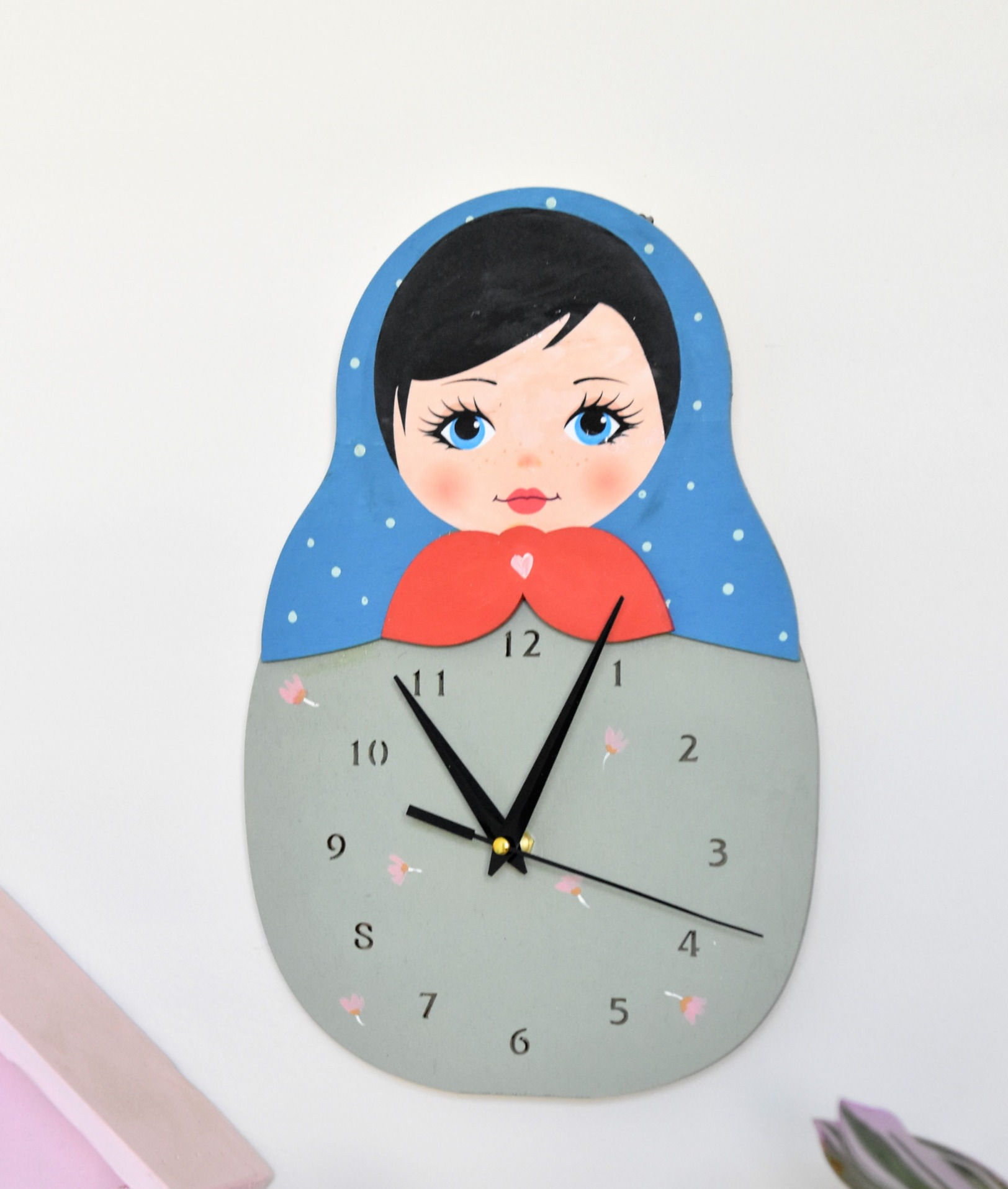 שעון בבושקה לעיצוב