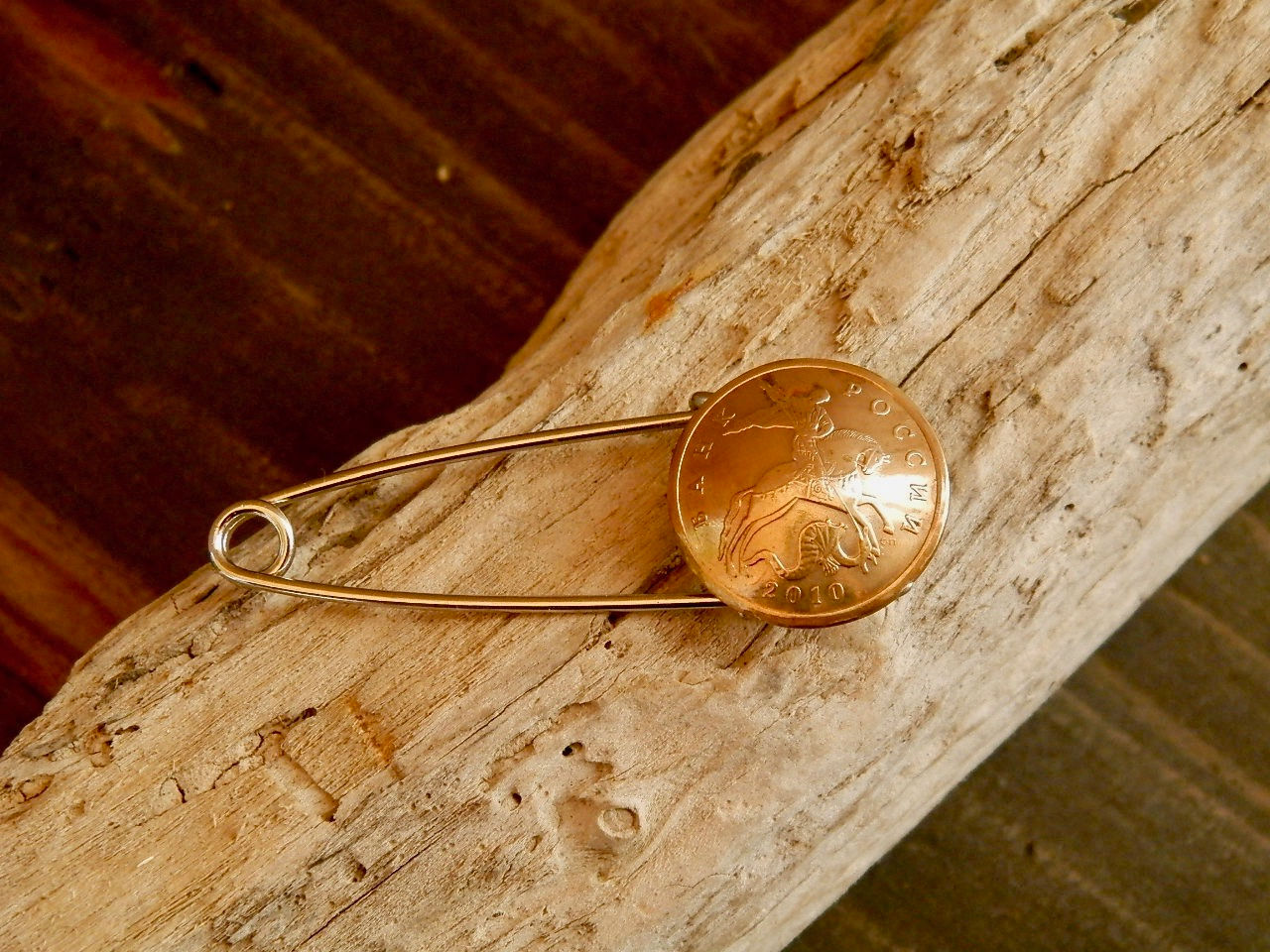 ＃B30  Russia Coin Brooch