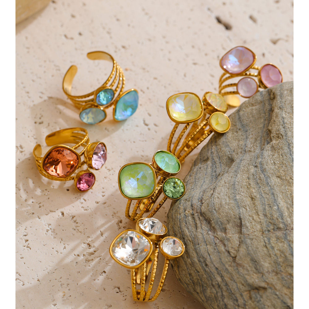 ✨ Bague Ajustable en Acier Inoxydable Doré & Cristaux – Élégance Contempo