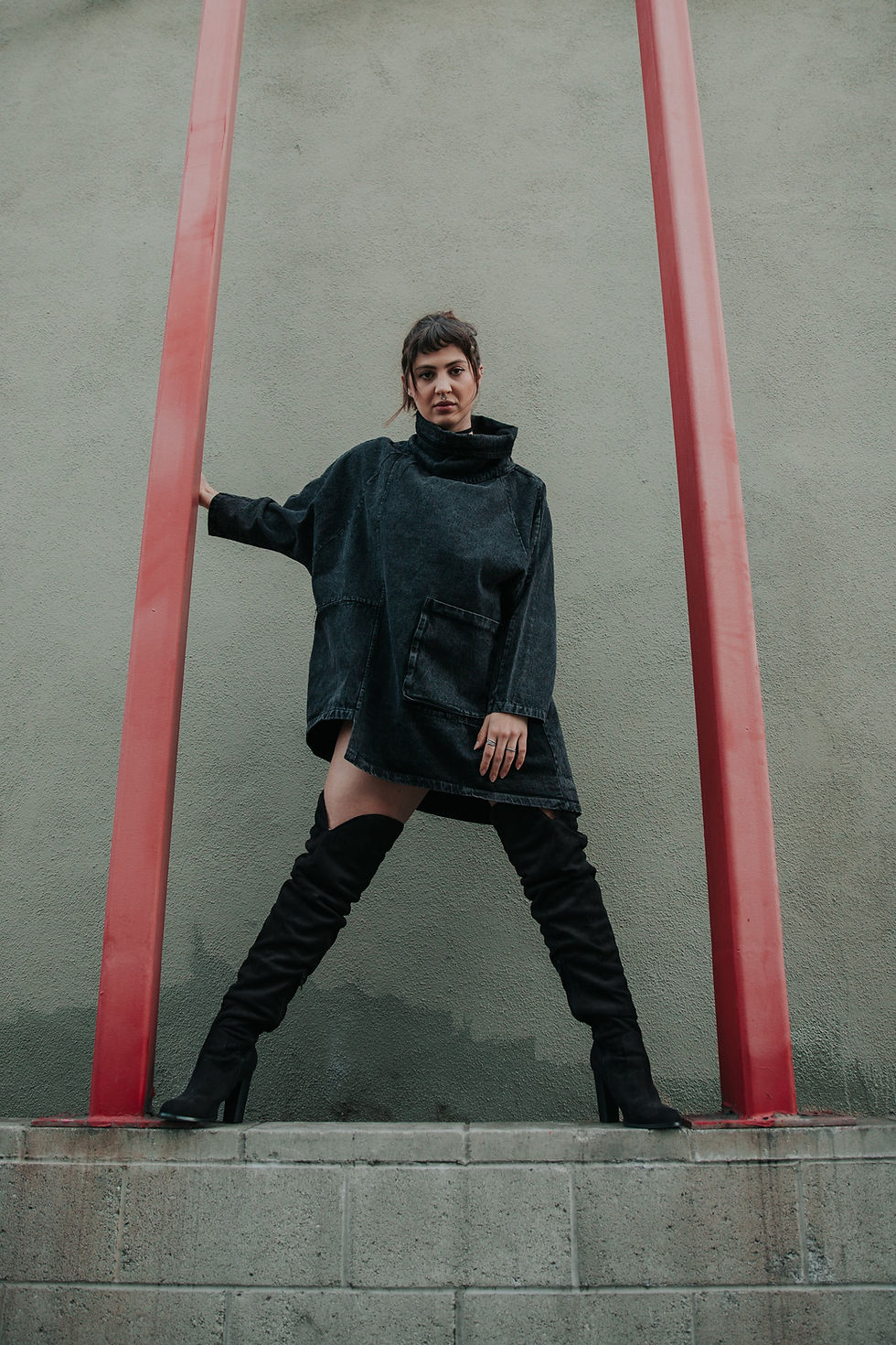 Thumbnail: Reon Turtleneck Loose Denim Sweatshirt