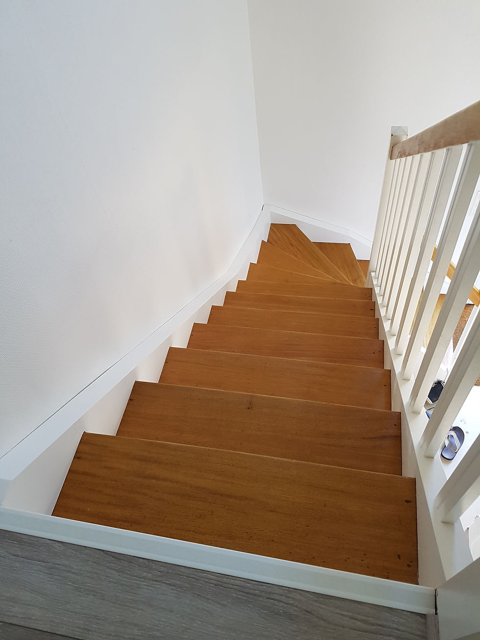 Miniature : Fabrication et pose d'une plinthe d'escalier (Stylobate)