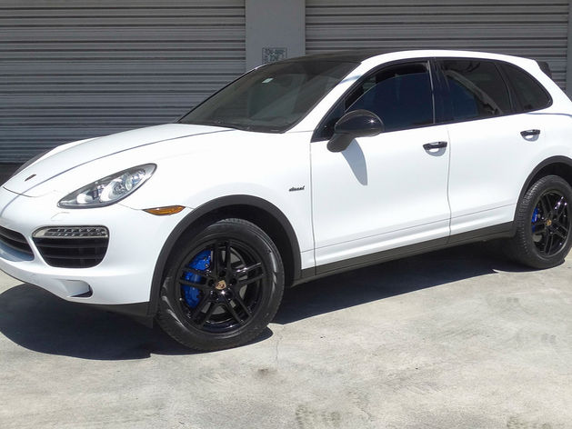 Cayenne Porsche wrapped in gloss white vinyl