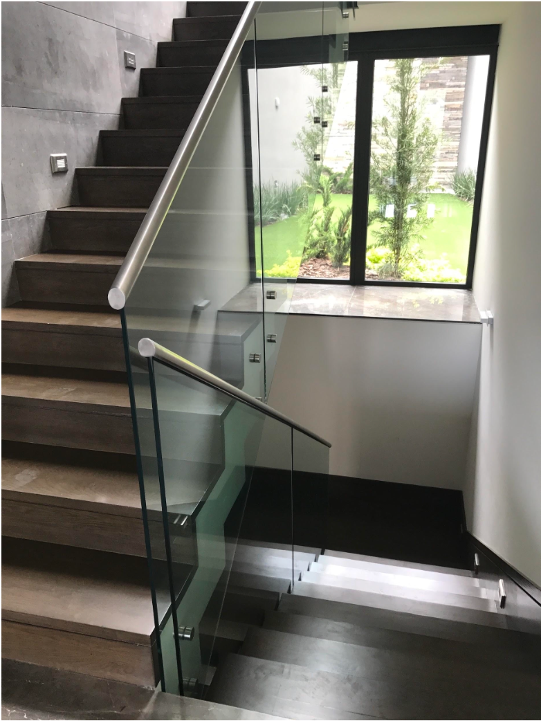 barandal en casa de cristal
