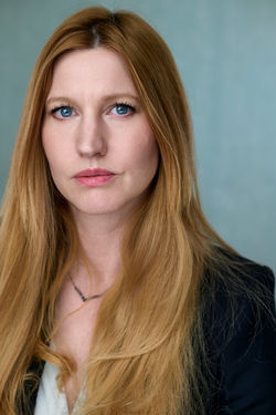 HEADSHOT 2026 3