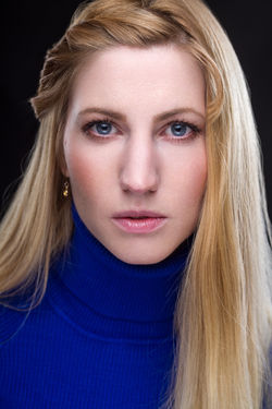 Lenka_Olšanová_Headshot_2_(1)