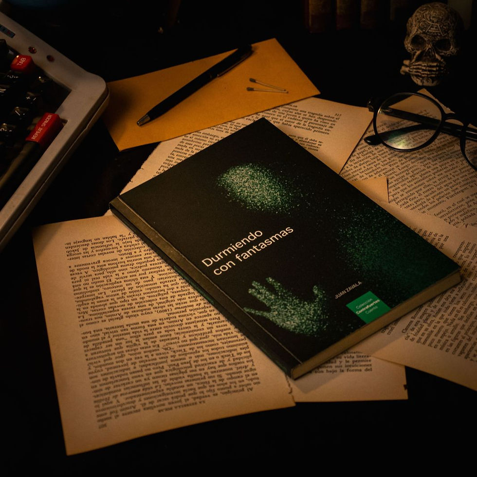 Fotografía del libro de Durmiendo con Fantasmas, misteriosa y de terror