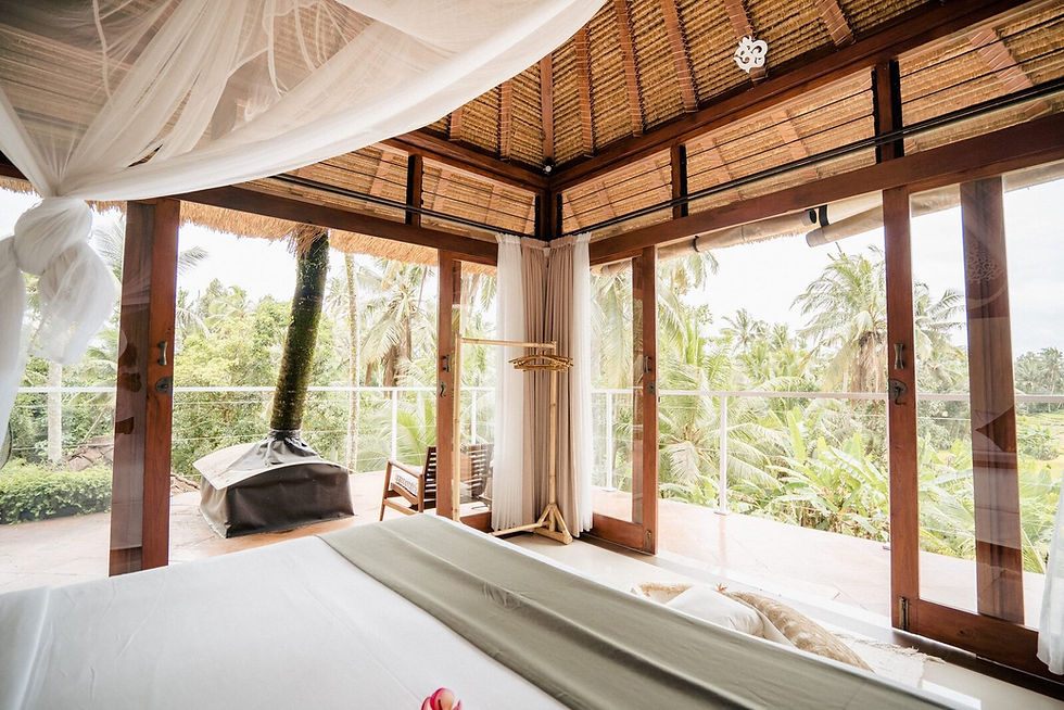 A Queen's Private Sanctuary - Divine Deposit