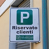Parcheggio esterno disponibile per i clienti della palestra Quercus