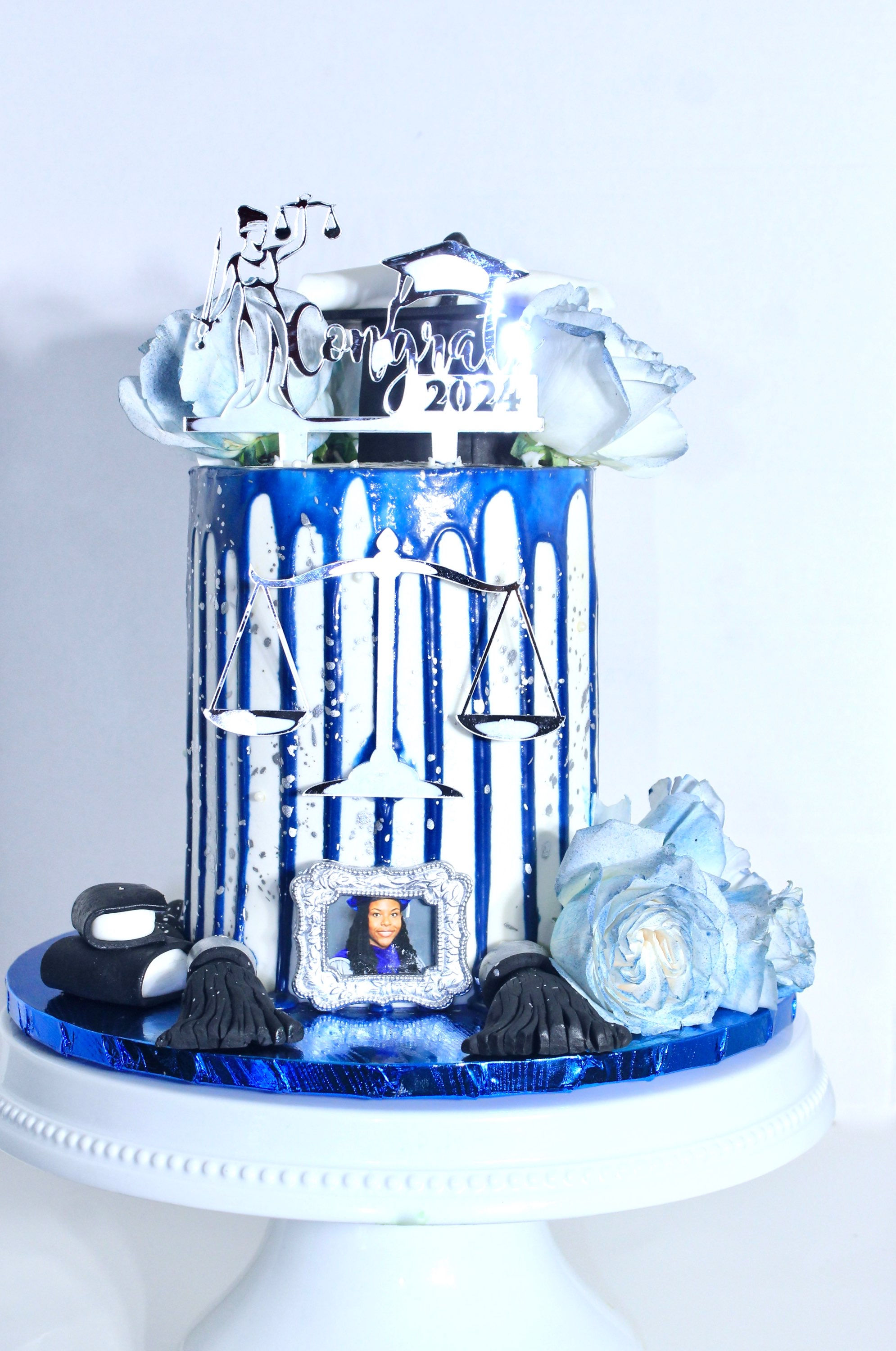 Graduation Drip Cake 