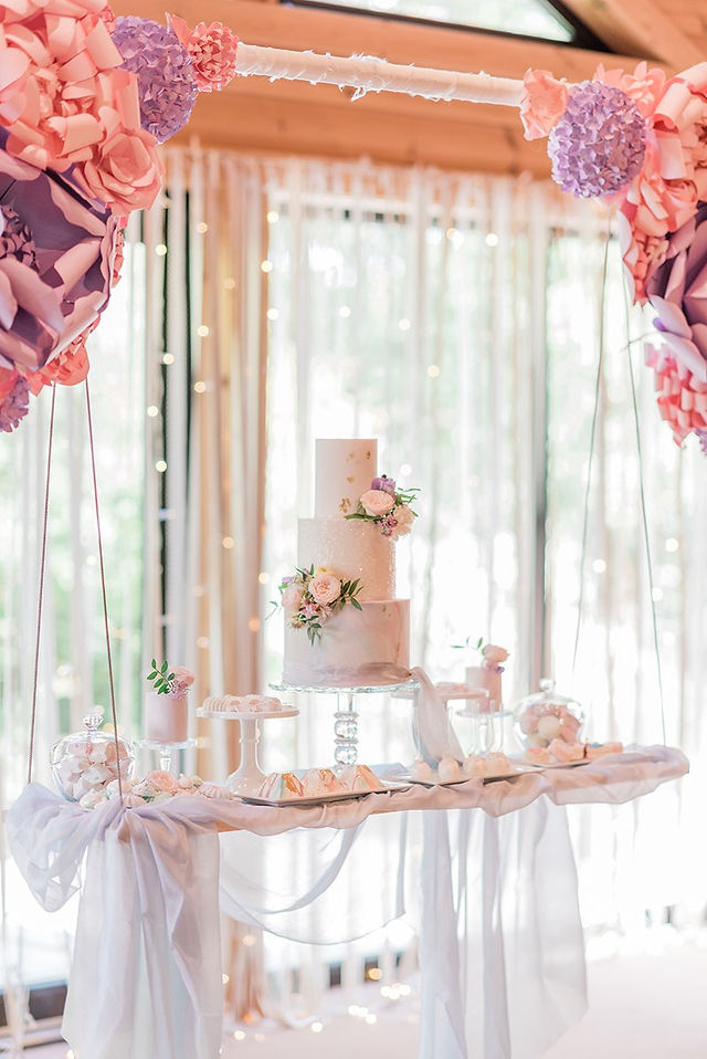 Wedding-Cake-on-a-Swing