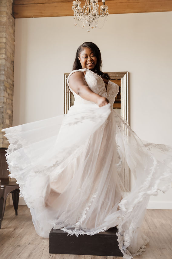 Wedding Dress Tips for Busty Brides Wedding Dress Tips for Busty Brides