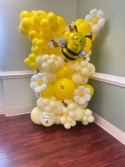 Honey Bee Free Standing Garland
