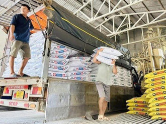 Tỷ giá USD tăng chóng mặt: Doanh nghiệp chật vật vì chi phí đội lên